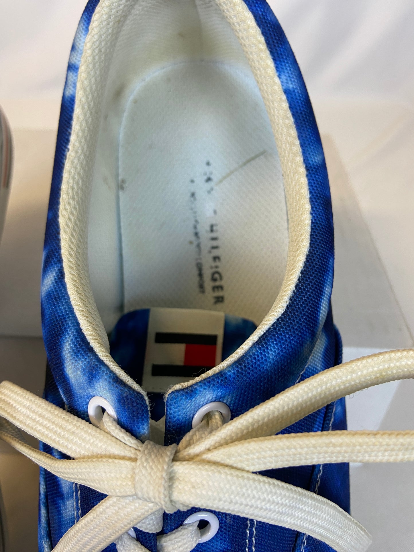 Tommy Hilfiger Size 10.5 Blue Tie-Dye Lace Up Tennis Shoes