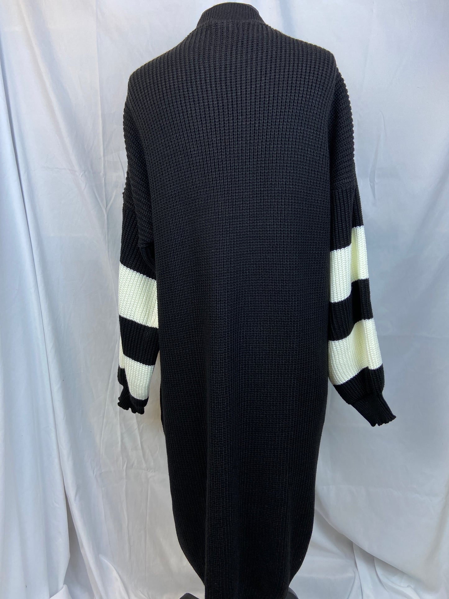 Boohoo Plus Size 20 Black and White Oversized Cardigan Sweater NWT