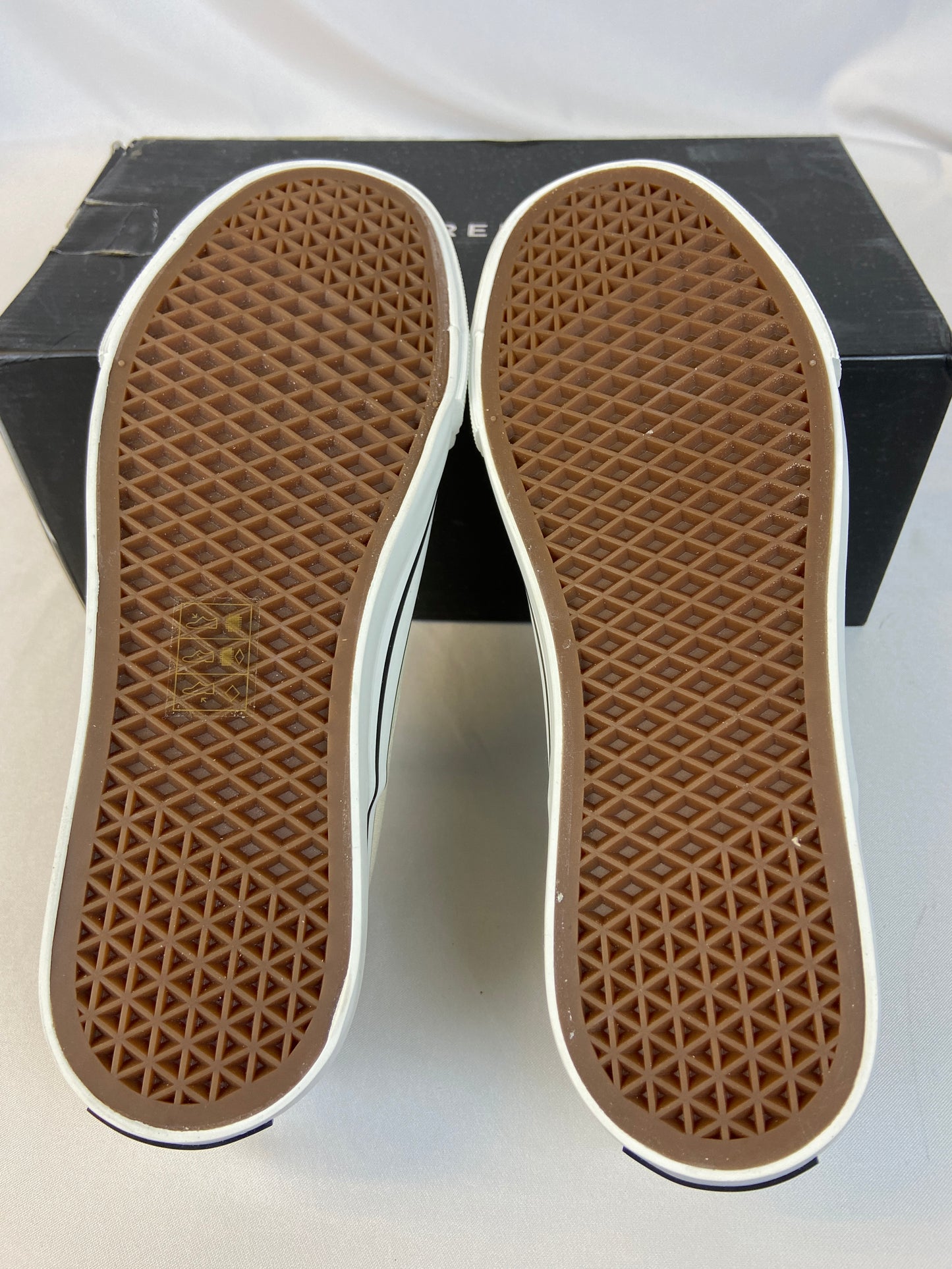 New Republic Stanton Men's Size 8 Tan Deck Shoes NWOT