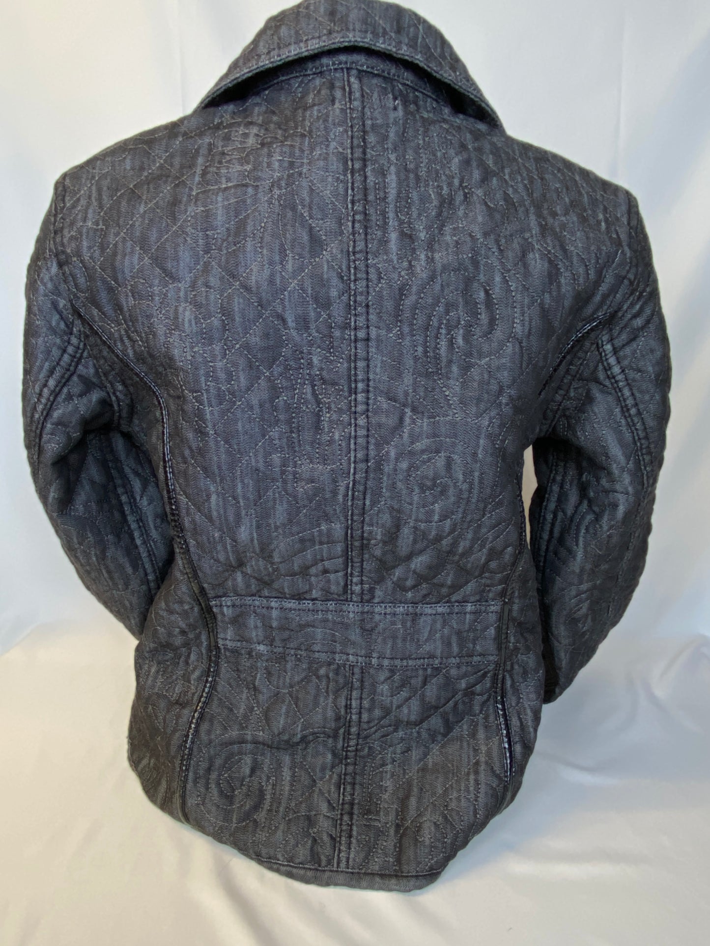 Chico's Size 0 Black Quilted Fitted Jacket
